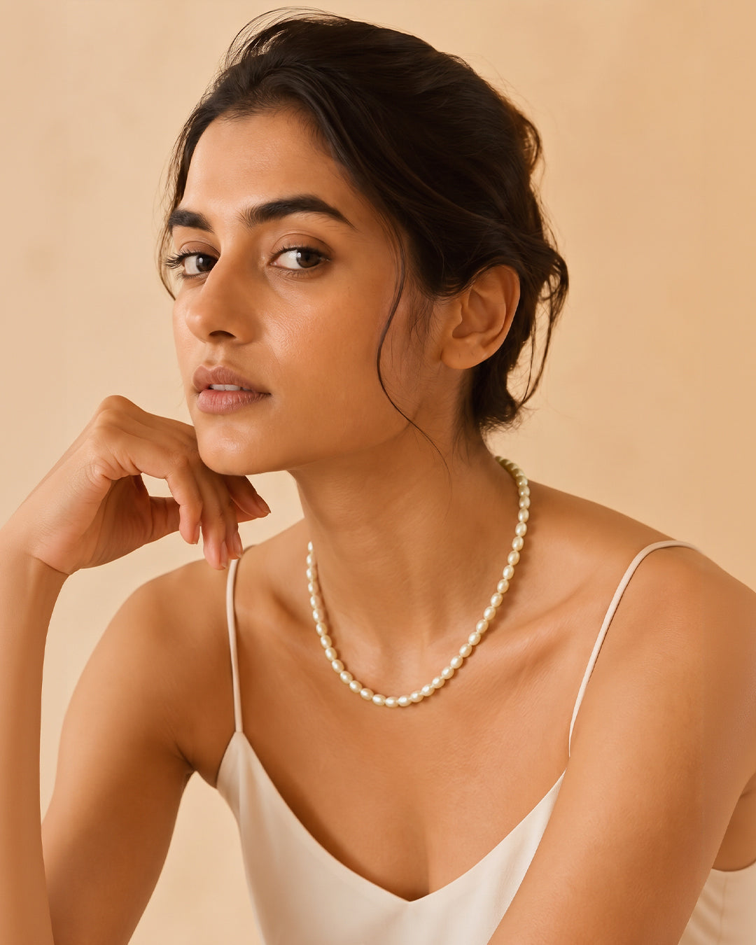 Off White Small Oval Pearl Necklace